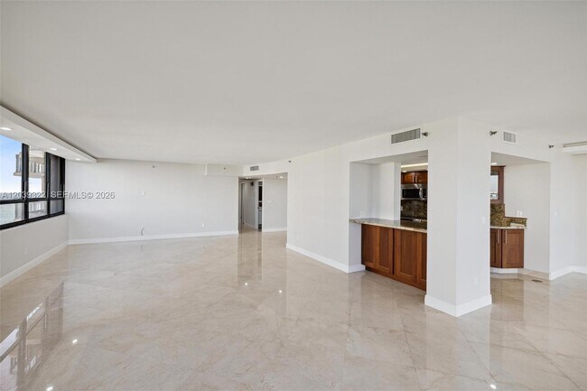 10175 Collins Ave Unit 907