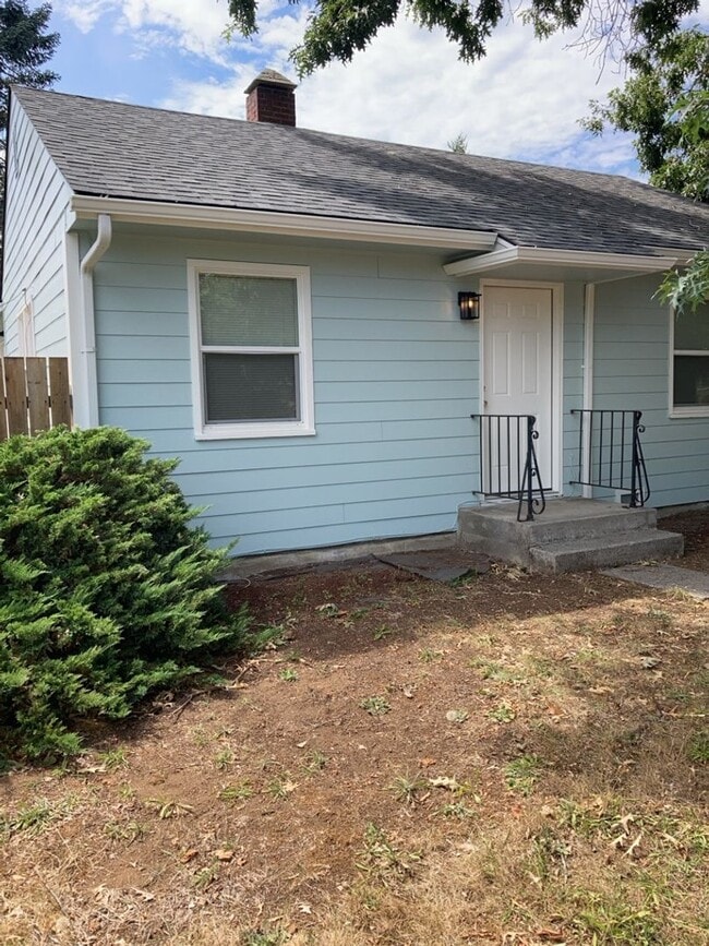 Building Photo - Remodeled 2 Bedroom Home with Garage!
