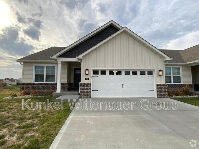 Building Photo - 812 Applewood Creek Dr Rental