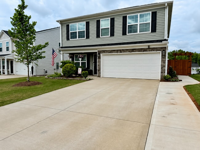 Building Photo - Modern Greenville Living - Spacious Home Available Now!
