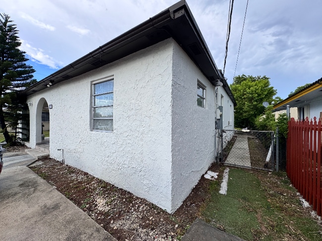 Photo - 1041 NW 32nd Pl