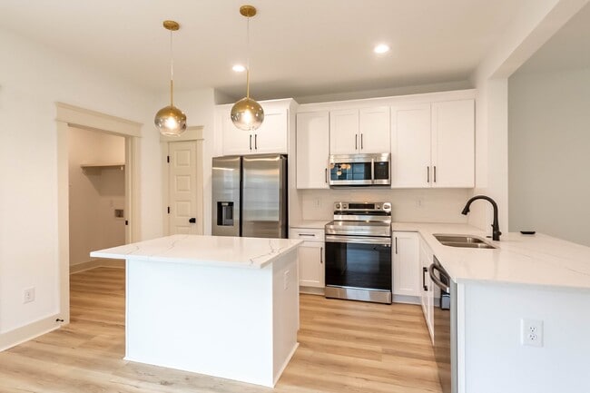 Photo - 2 Bed 2.5 Bath End Unit Townhome! Unit 201