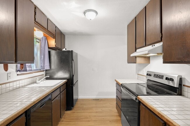 Photo - 2 Bedroom, 1.5 Bathroom Townhome-Style Condo in Tanasbrook, Near Tanasbourne!