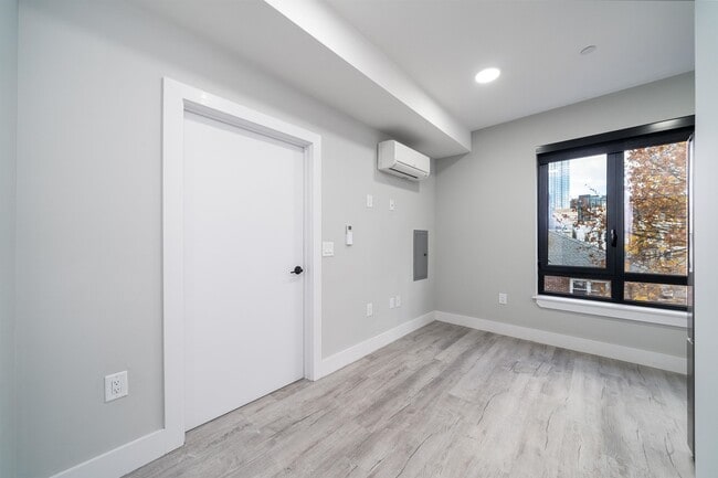 Photo - 80 ROMAINE Ave Unit 4D