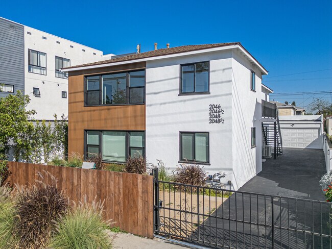 2046 Burnside Ave Unit 2046 1/2