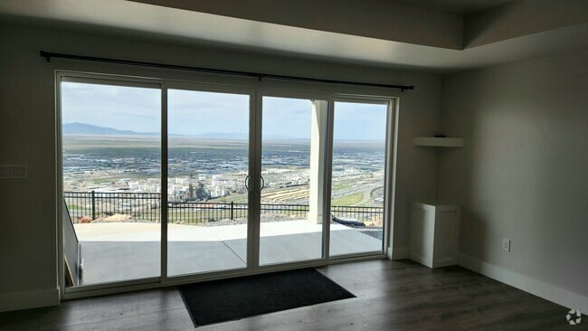 Building Photo - 616 S Miller Ave Unit 616 S Miller Ave apt B