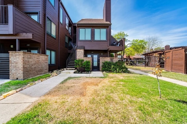 Building Photo - 1704 Baird Farm Cir