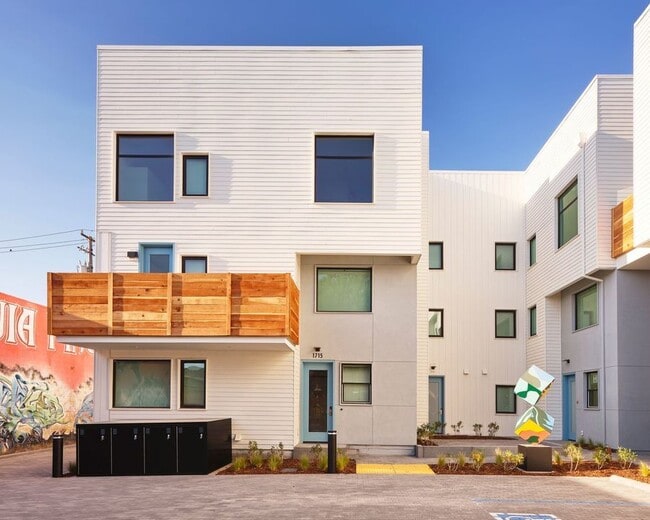 ArtHaus Mandela Apartment Unit B Oakland, CA