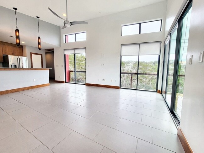 Photo - 325 Southwind Rd