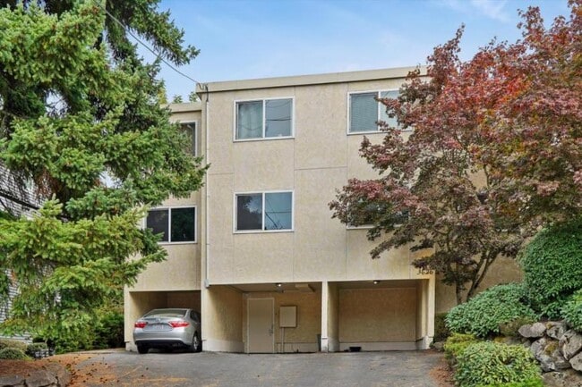 Building Photo - 2 bedroom in Seattle WA 98133 Unit 202