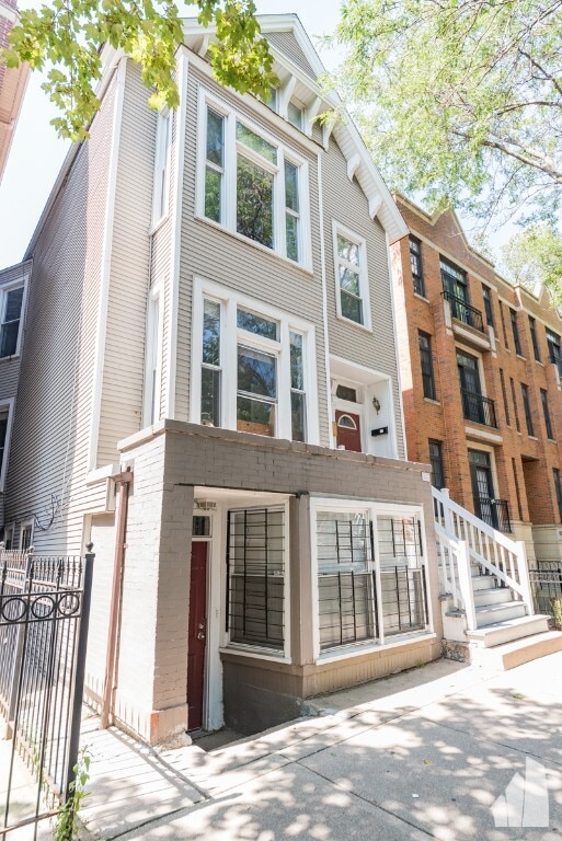 Building Photo - 3110 N Racine Ave Unit R Rental