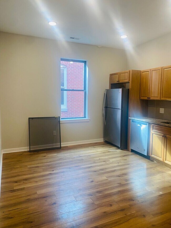 1827 W Diamond St Unit F
