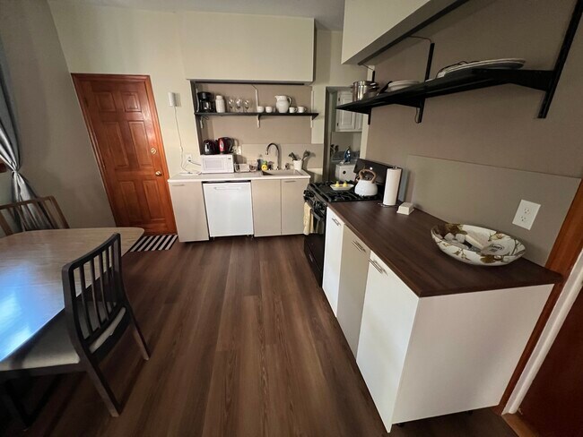 Photo - 151 1/2 Bradley St