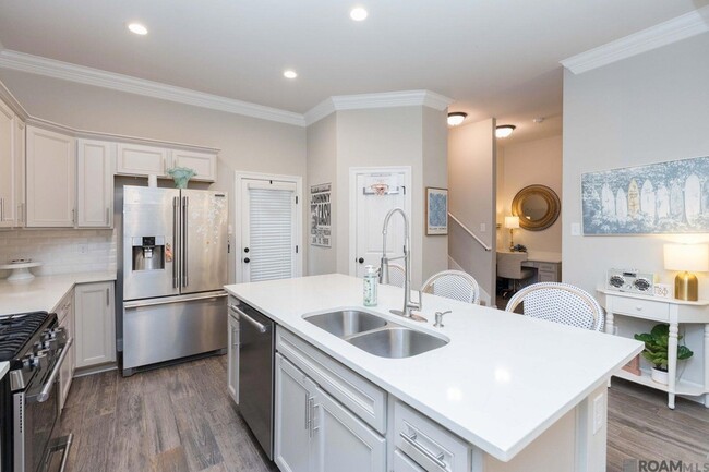 Photo - 6211 Lake Edge Dr