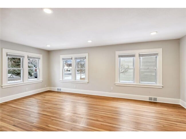 Photo - 238 8th Ave N