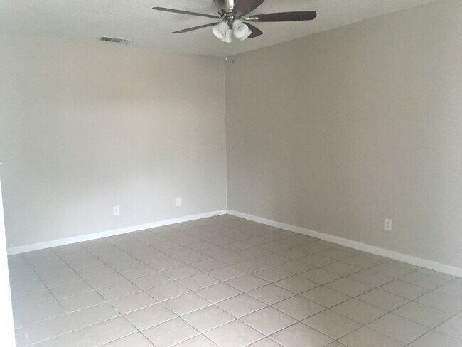 Photo - Duplex Unit 5213