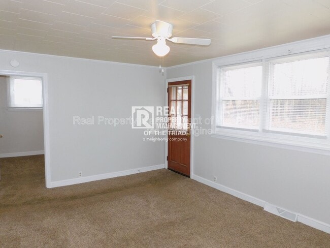 Photo - 3405 Derby Pl