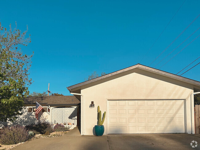 Building Photo - 203 Montrose Dr Rental