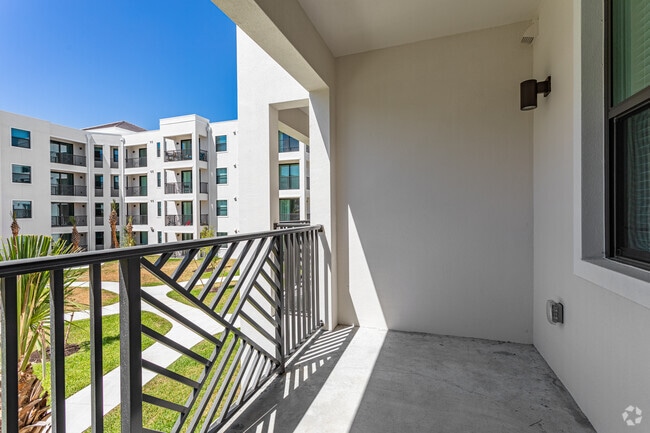 2BR, 2BA - 1086SF