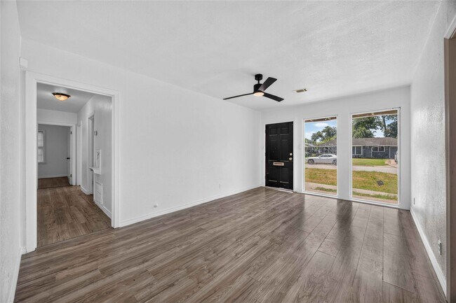 Photo - 6207 Heron Dr