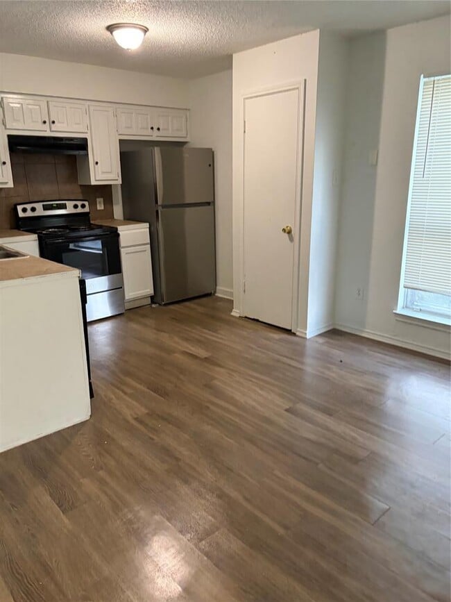 Photo - 8503 Colony Loop Dr