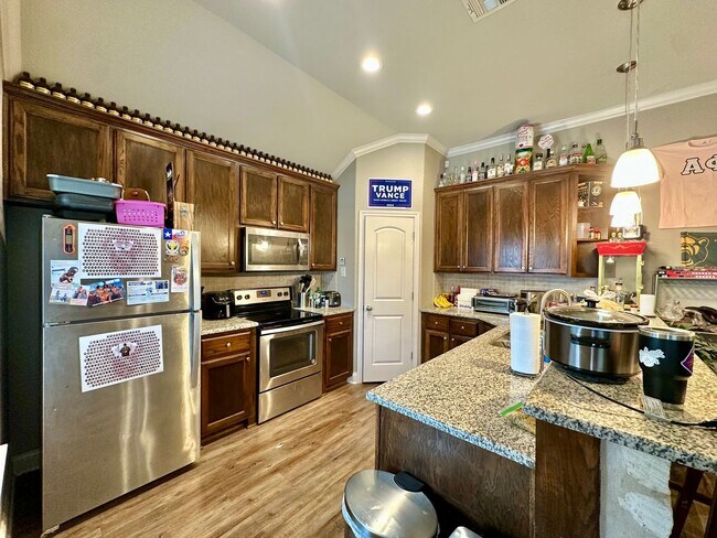 Photo - Spacious 4-Bed, 4.5-Bath Home with Fenced Yard in the Baylor Bubble!
