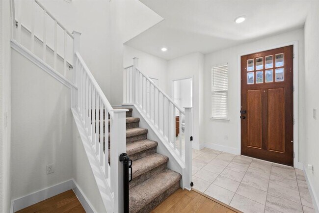 Photo - 544 Ayinger Ln
