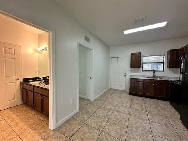 Photo - 1045 Villas LLC (1035 NE 10th Ave) Unit 1