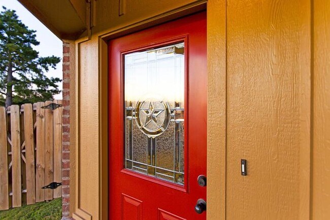 3 Bed 2 Bath Duplex in West Tyler!