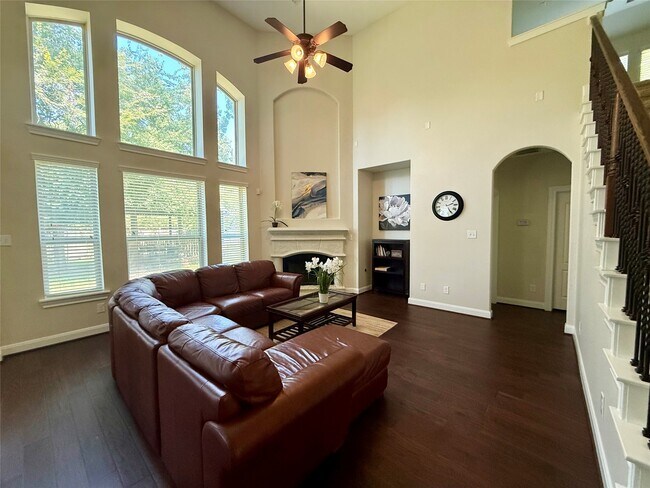 Photo - 10 Pintuck Pl