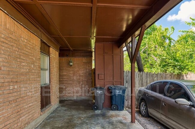 Photo - 5300 Wonder Dr Unit #B