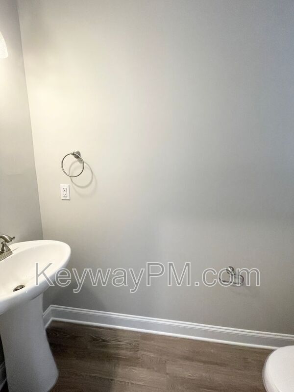Photo - 301 Sumac Trail