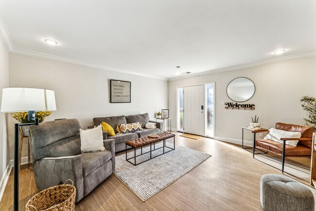 Photo - 530 W 10th St Unidad #530