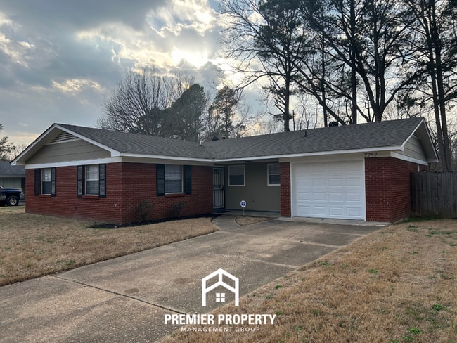 Photo - Spacious 4BR Home with Formal Dining, Fenced Yard & Garage in Southaven