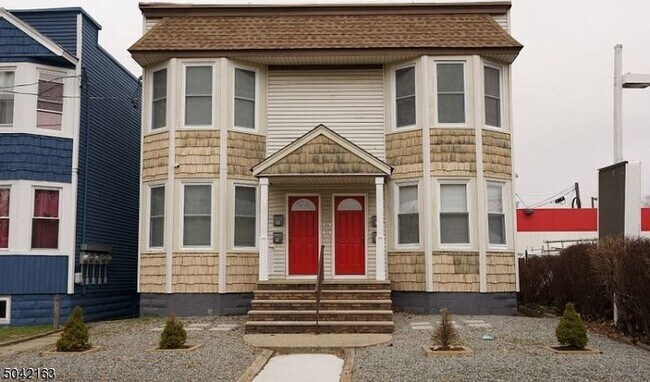 Front of the property - 17 Northfield Ave Unidad 2nd Floor Right