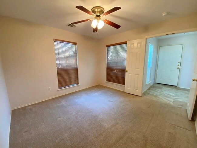 Photo - 145 Strawn