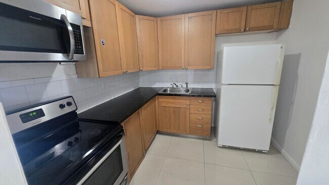 Building Photo - 15221 NE 6th Ave Unit A210