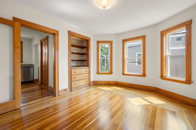 Building Photo - 26 Chilton St Unit 3
