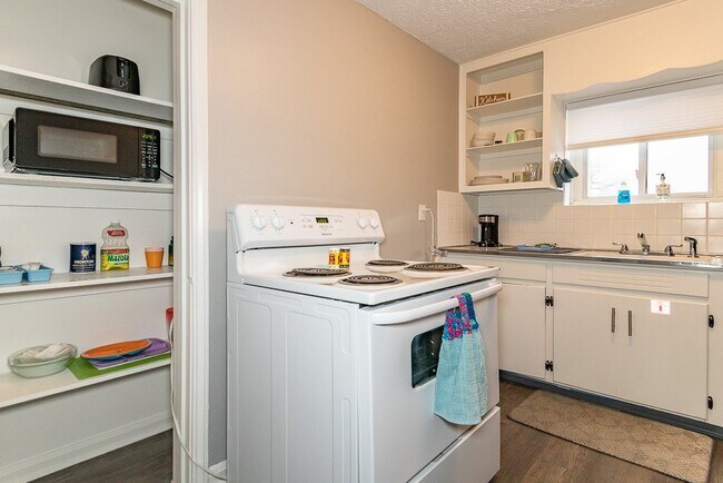 201 3rd St Unit 4
