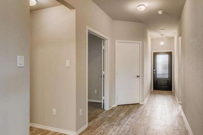 Photo - 7827 Belmont Vly