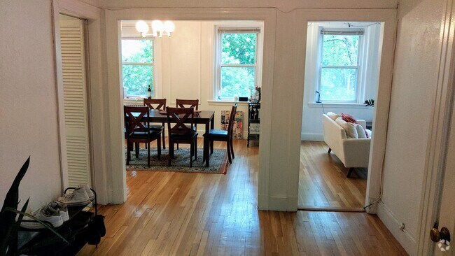 Building Photo - 51 Manchester Rd Unit 3 Rental