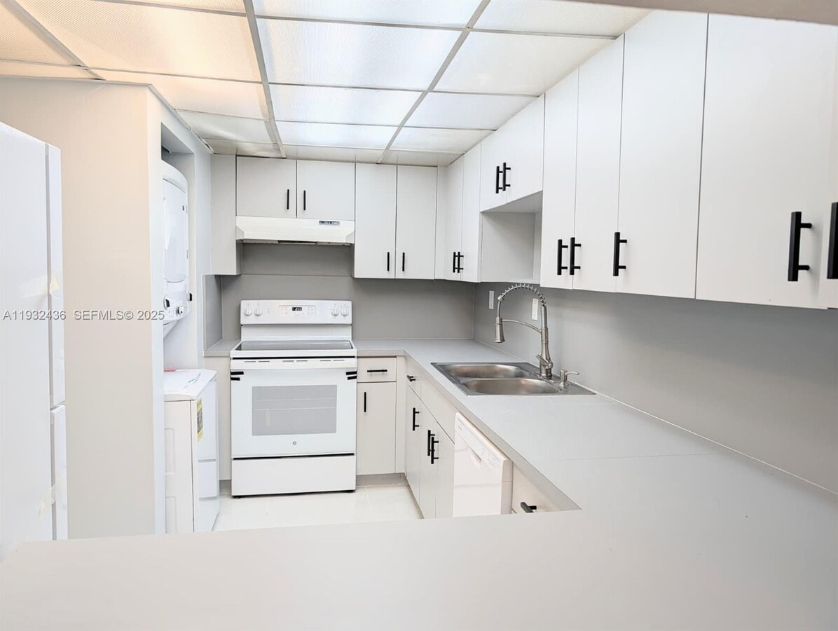 Photo - 10000 NW 80th Ct Unidad 2211