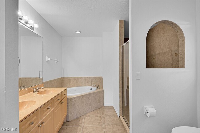 Photo - 16 NW 12th Pl