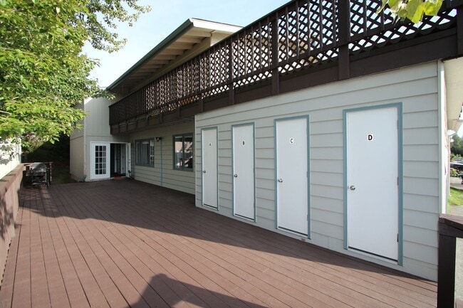 Photo - 3 Bedroom Apartment in Jewel Lake w/ Garage!