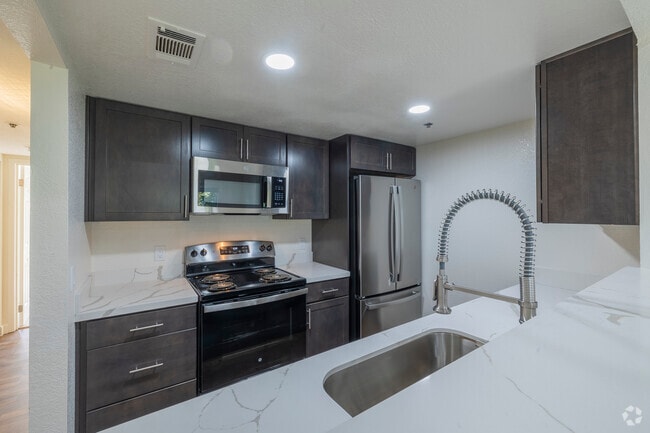 Andover - 1BR, 1BA - 708SF - Kitchen