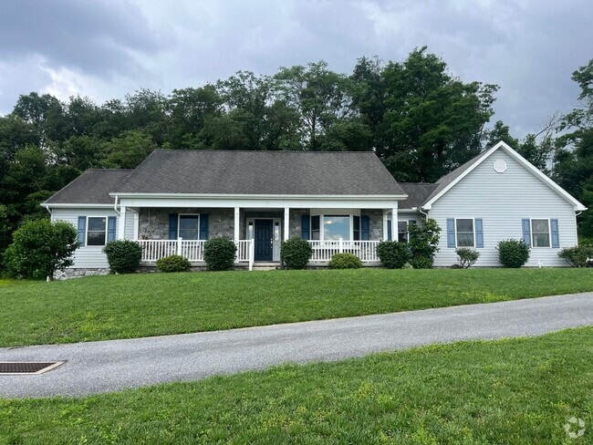 Building Photo - Now Leasing – Beautiful Well Maintained 3-... Rental