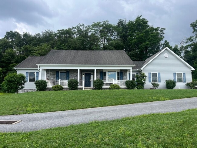 Now Leasing – Beautiful Well Maintained 3-... - Now Leasing – Beautiful Well Maintained 3-... House