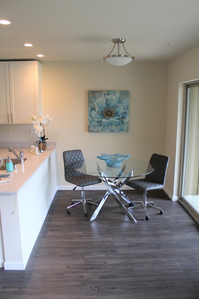 Dinning Room - Arcadia Crossing