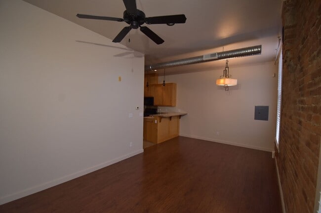 Photo - 211 W 1st Ave Unidad #204