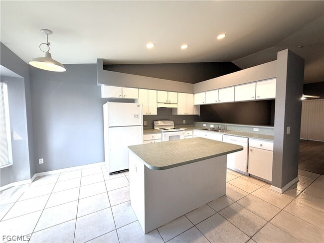 Photo - 1127 Diplomat Pkwy E